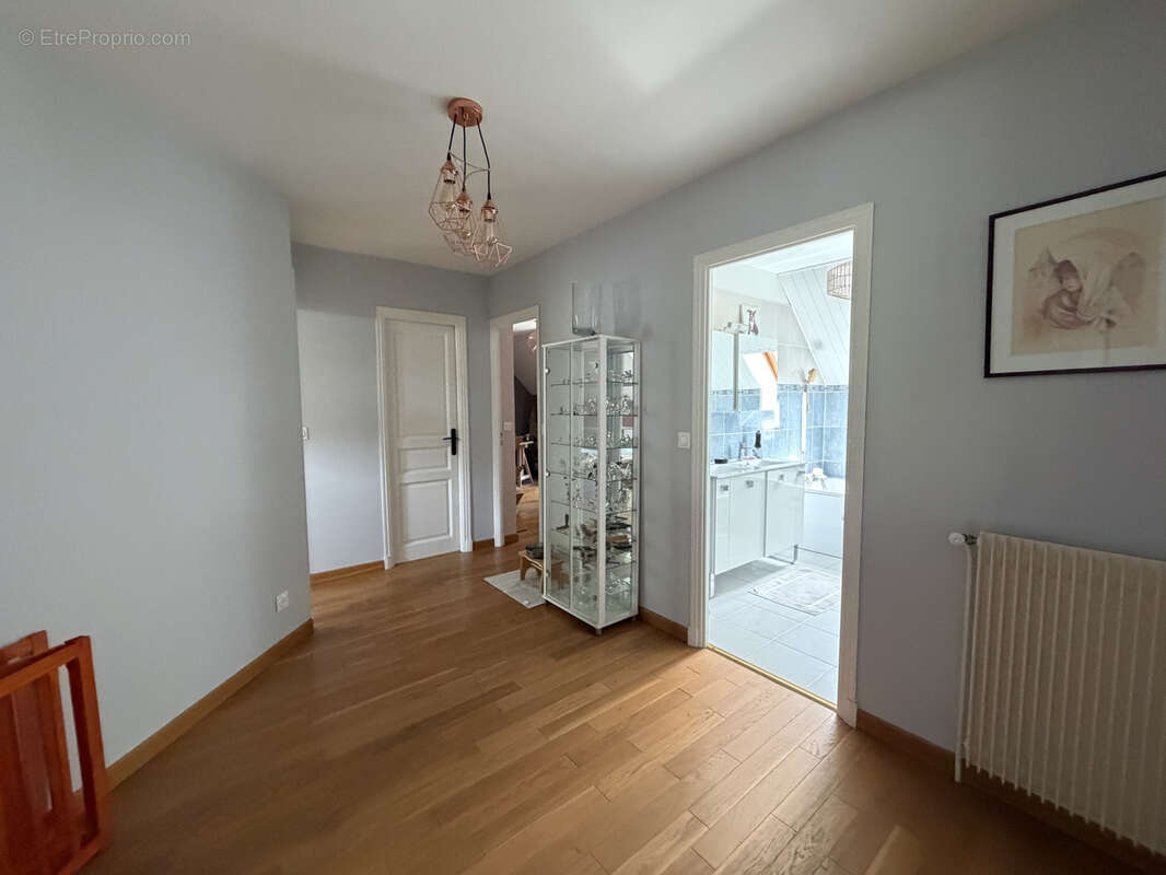Maison à LE MESNIL-SAINT-DENIS