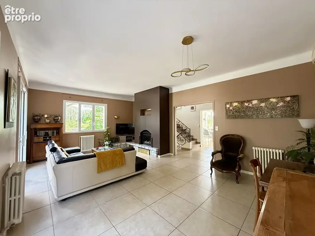 Maison de ville t6 avec garages et piscine - photo 7