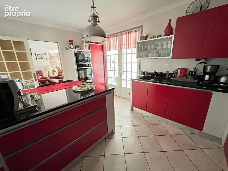 Maison - 7 pièces - Immaculée - photo 5