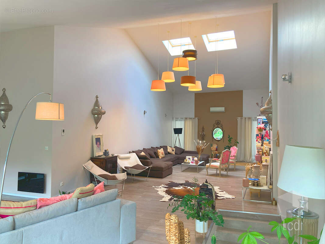MONTELIMAR, maison de ville 350 m2 avec piscine - photo 8