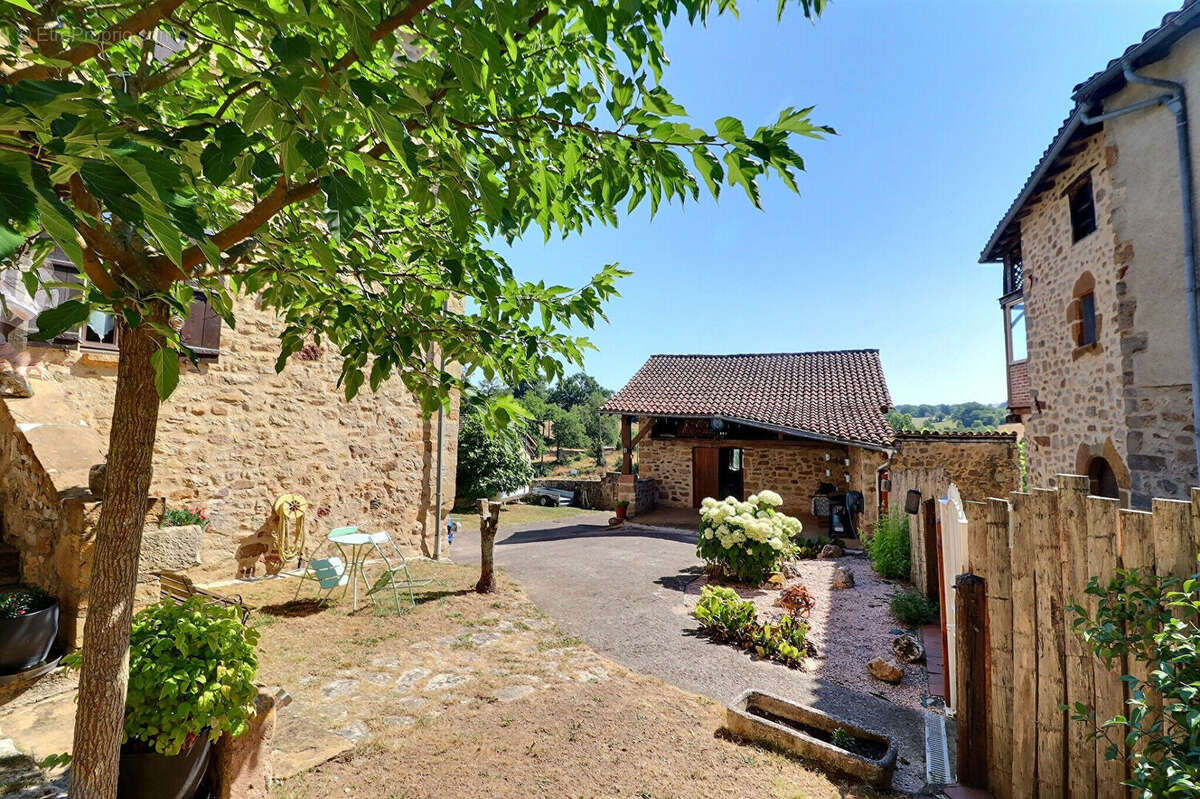 Jolie maison de village en pierre - photo 3