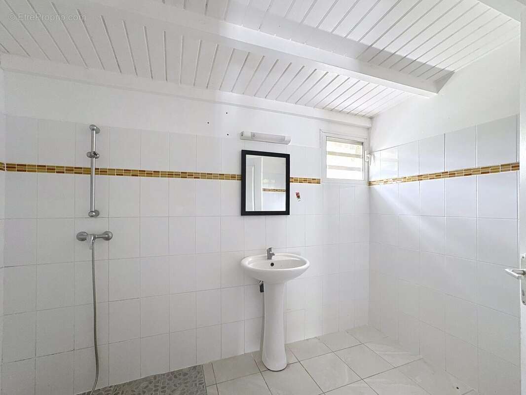 Maison à CAPESTERRE-BELLE-EAU