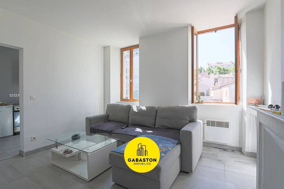 Appartement à MARSEILLE-4E