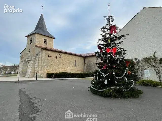 A Liniers, commune où il fait bon vivre, à 25 mn de Poitiers et 14 mn de Chauvigny.
