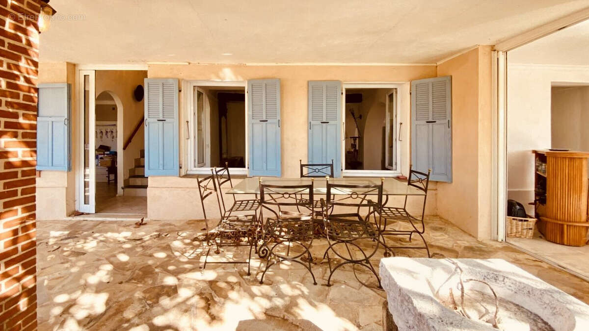 Maison à TOURRETTES-SUR-LOUP