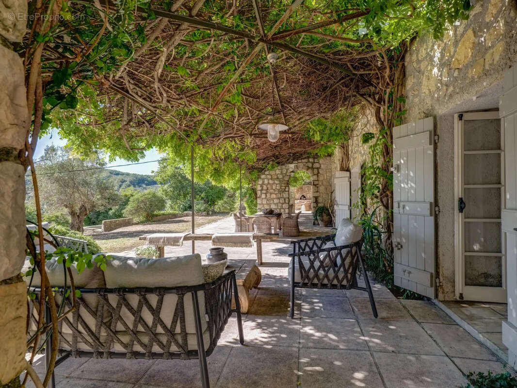 Maison à CHATEAUNEUF-GRASSE