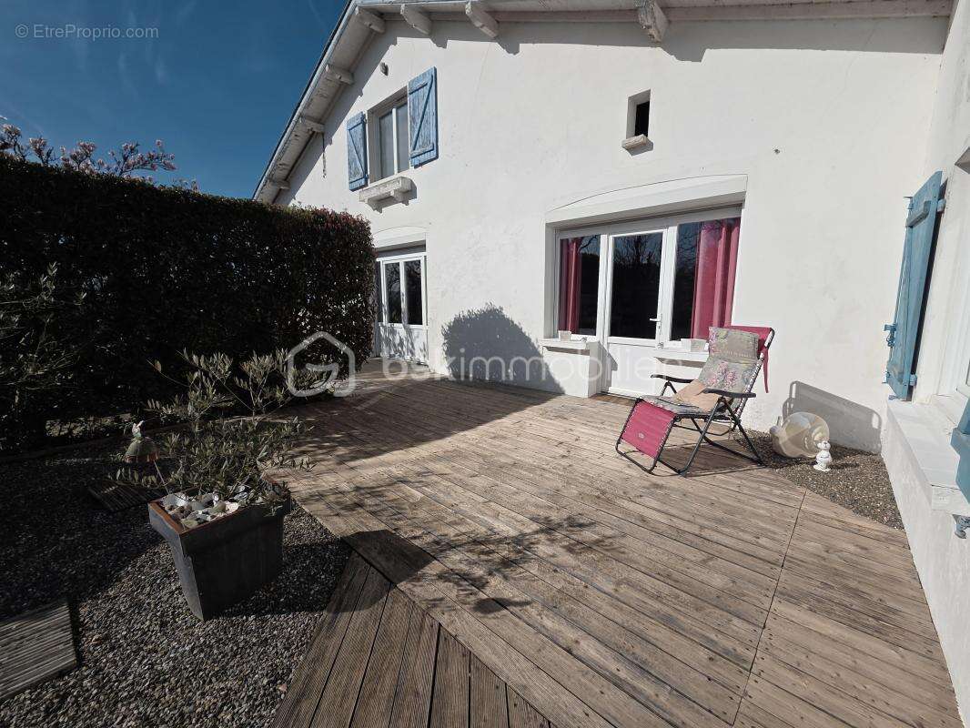 Maison landaise + dépendances - photo 2
