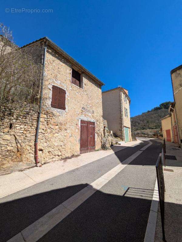 Maison de village à restaurer sur Saint Martin De Bromes 90 m2 - photo 3