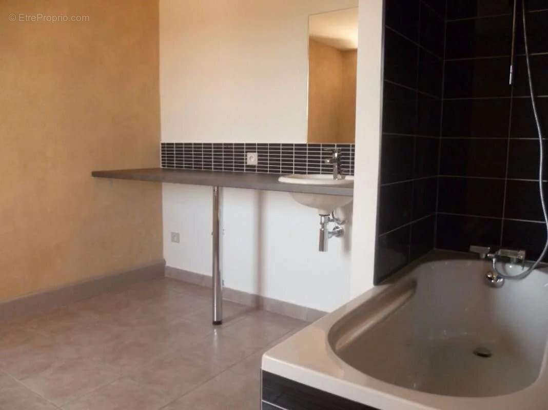 Appartement à REMOULINS