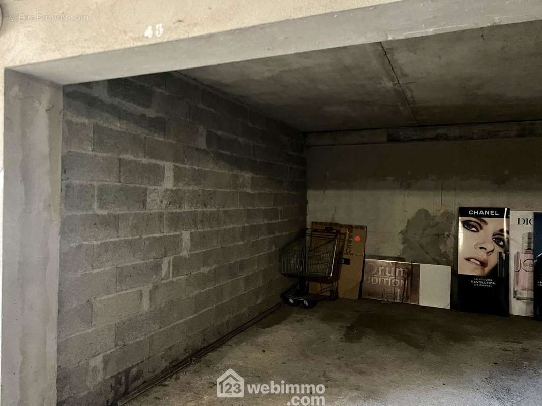 Le box en sous-sol - Commerce à SAN-MARTINO-DI-LOTA