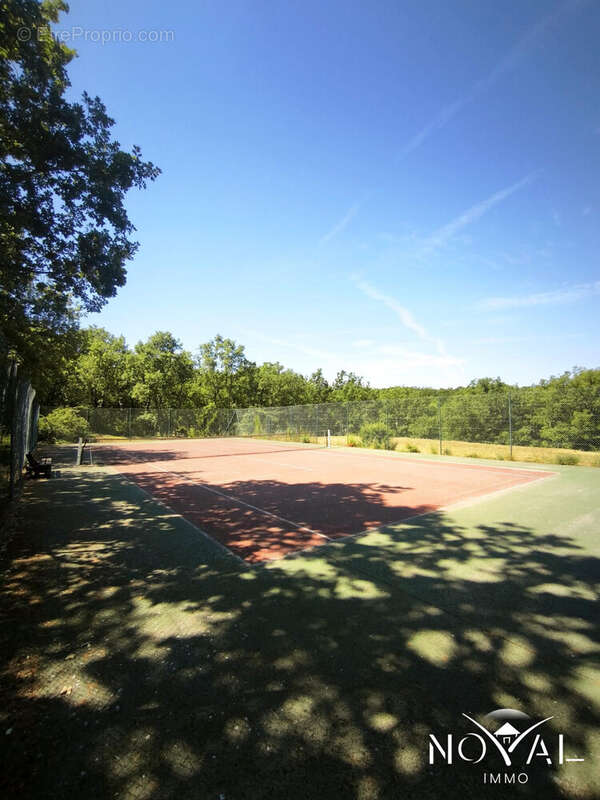 Tennis - Maison à SAINT-CEZAIRE-SUR-SIAGNE
