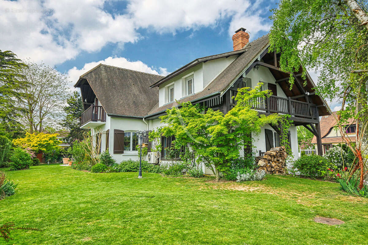 Maison à SAINT-ETIENNE-DU-ROUVRAY