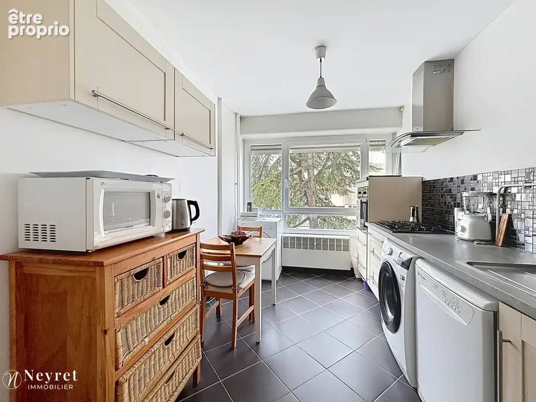 Oullins - idéal investisseurs et primo accédant - t3 69 m2 avec balcon et cave à 5 min du métro b - photo 10
