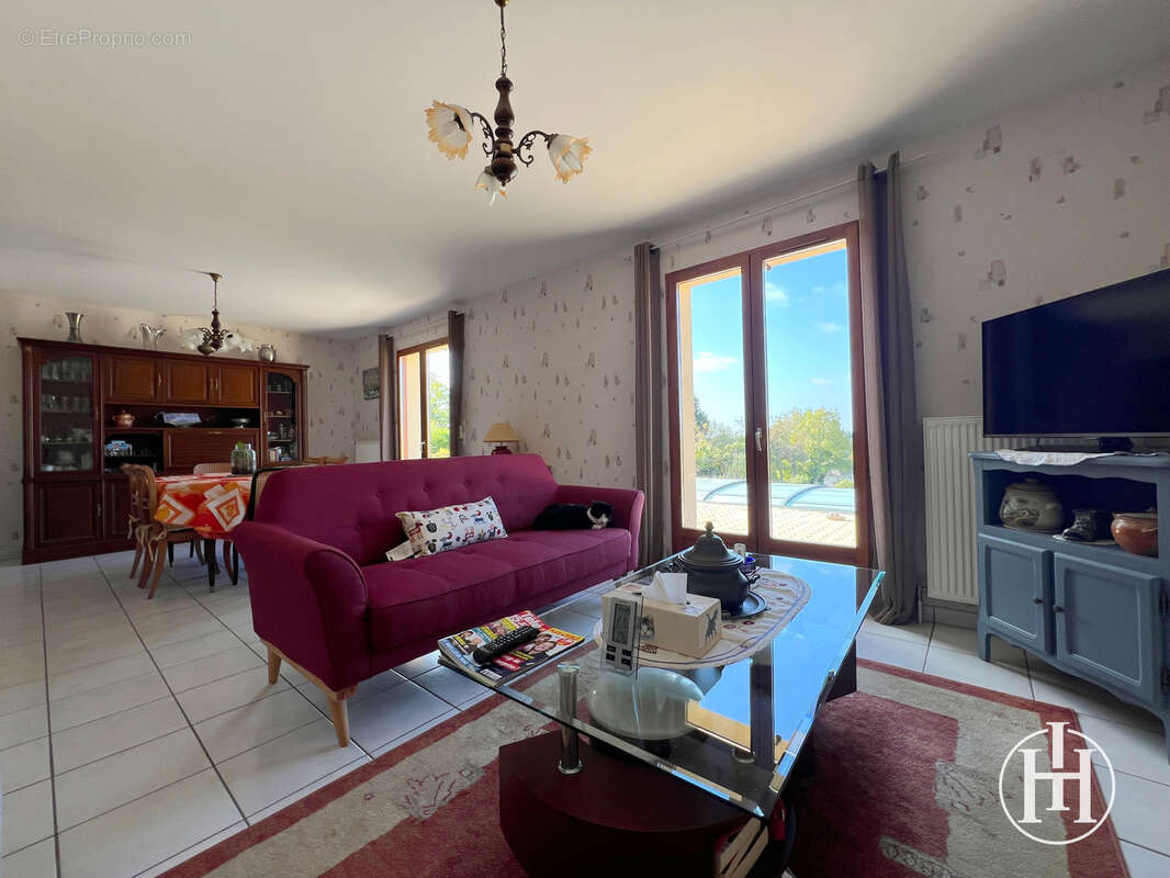 Maison à AINAY-LE-CHATEAU