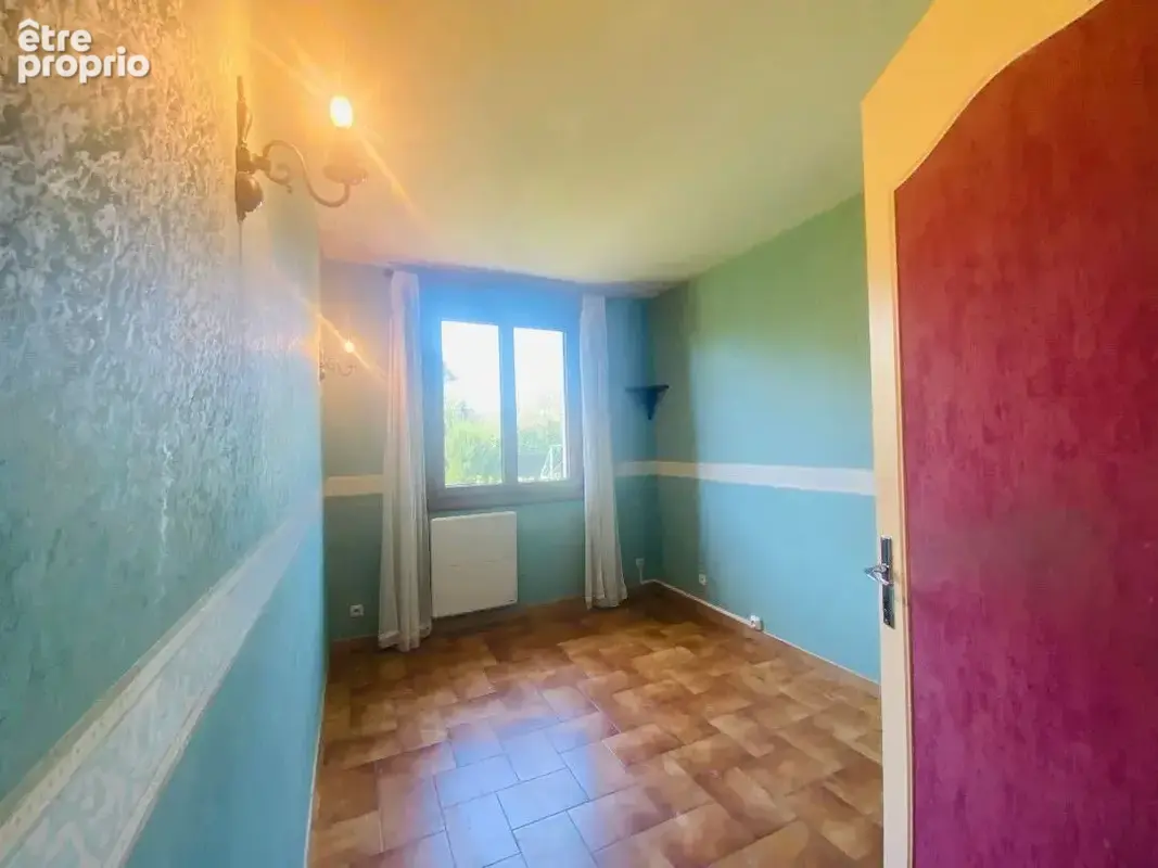 A vendre à la Chapelaude - Maison 4 chambres sur sous/sol semi-enterrée avec garage pour 2 vl - photo 9
