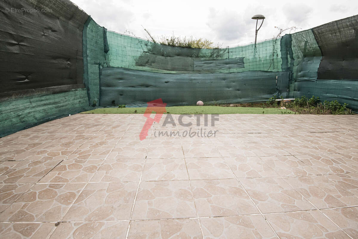 Maison à COURCOURONNES