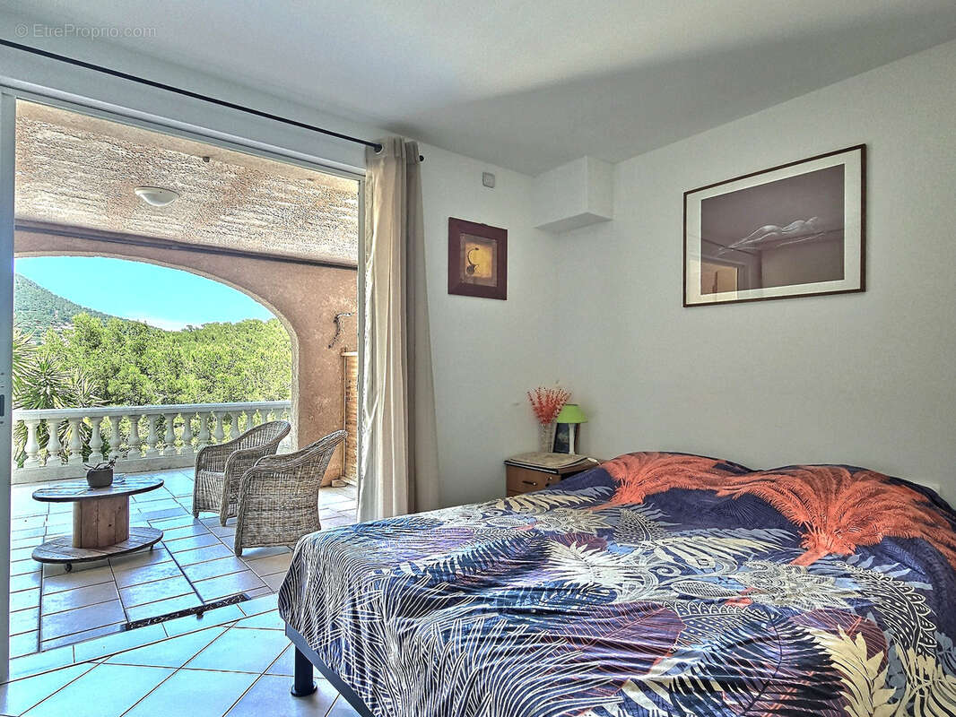 Maison à CARQUEIRANNE