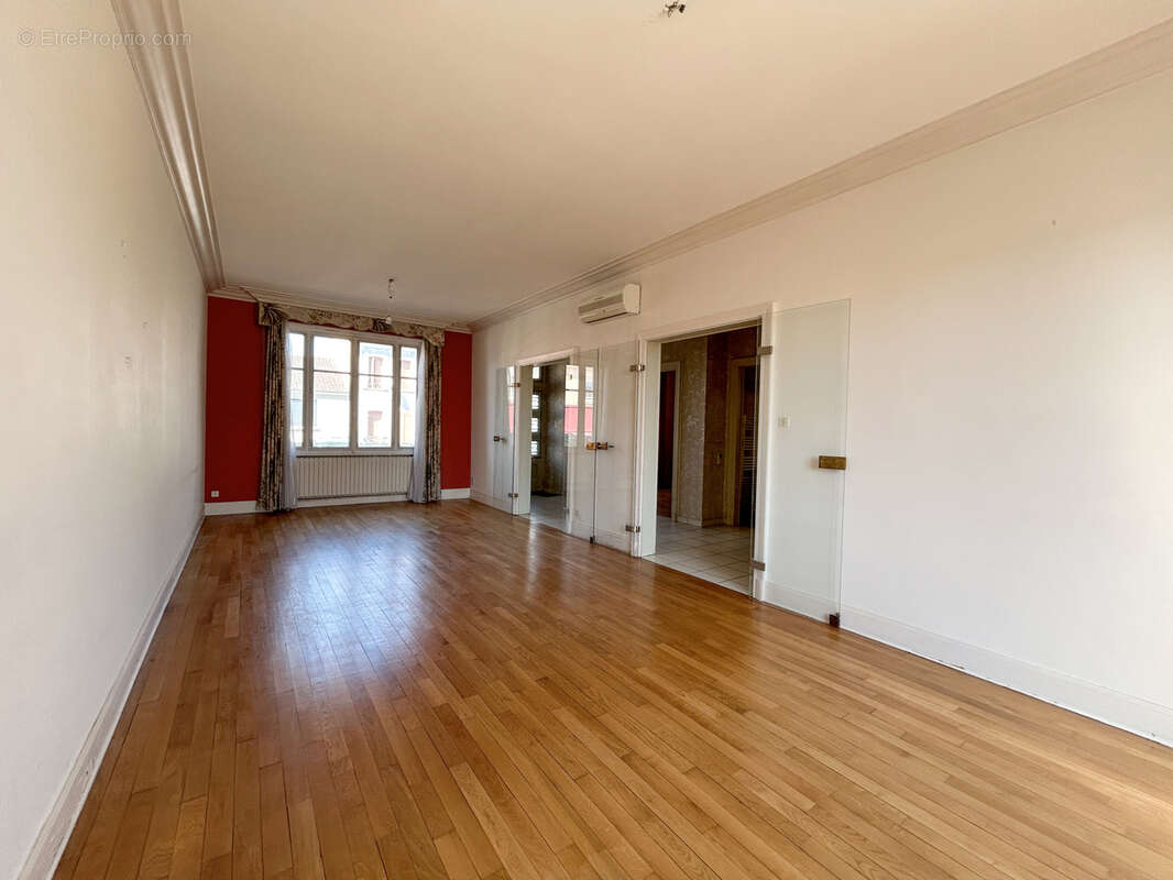 Maison des années 50 de 136 m2 - Montluçon - photo 3