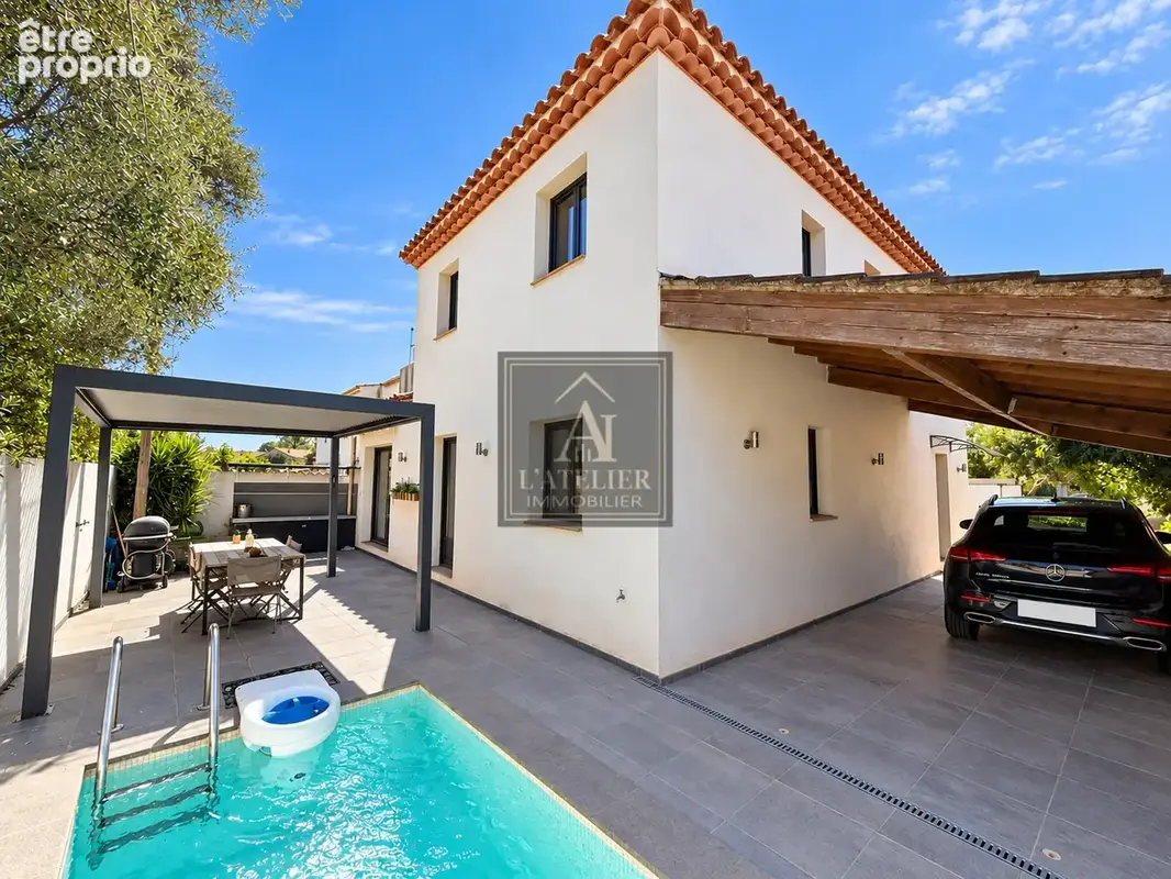 Maison contemporaine de 140 m2 de type 5 avec piscine sur une parcelle de 316 m2 - photo 2