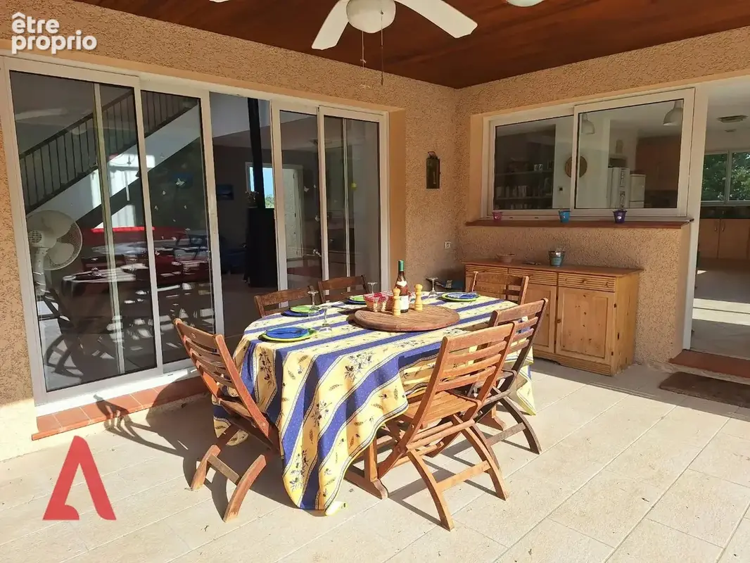 Superbe villa offrant : vue imprenable, grand terrain, piscine et un terrain de tennis! - photo 4