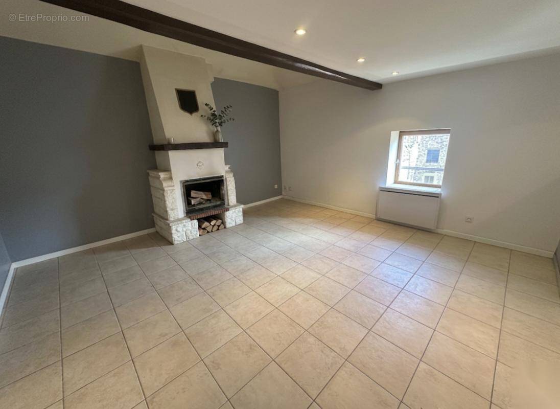 Appartement à AMPLEPUIS