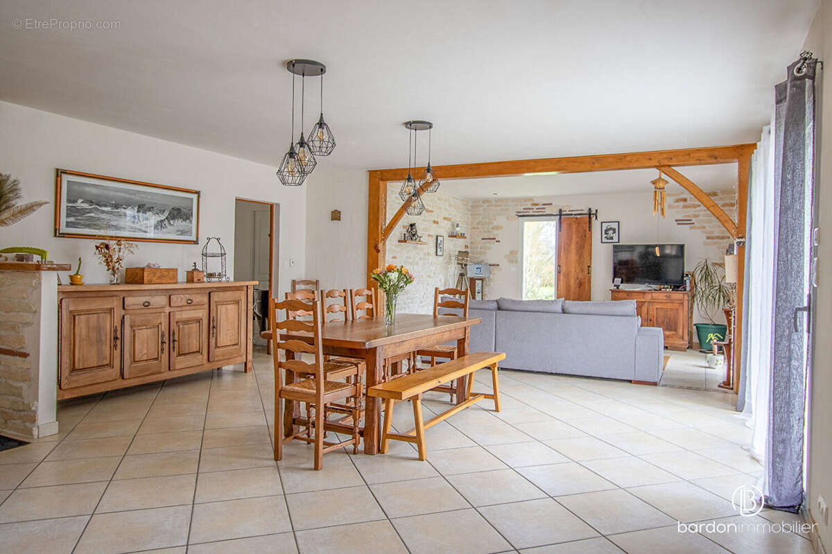 Maison à CHATEAUNEUF