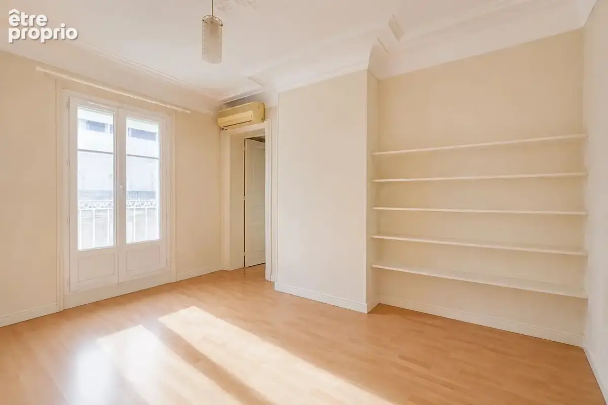 Appartement deux pièces — balcon filant — étage élevé - photo 4