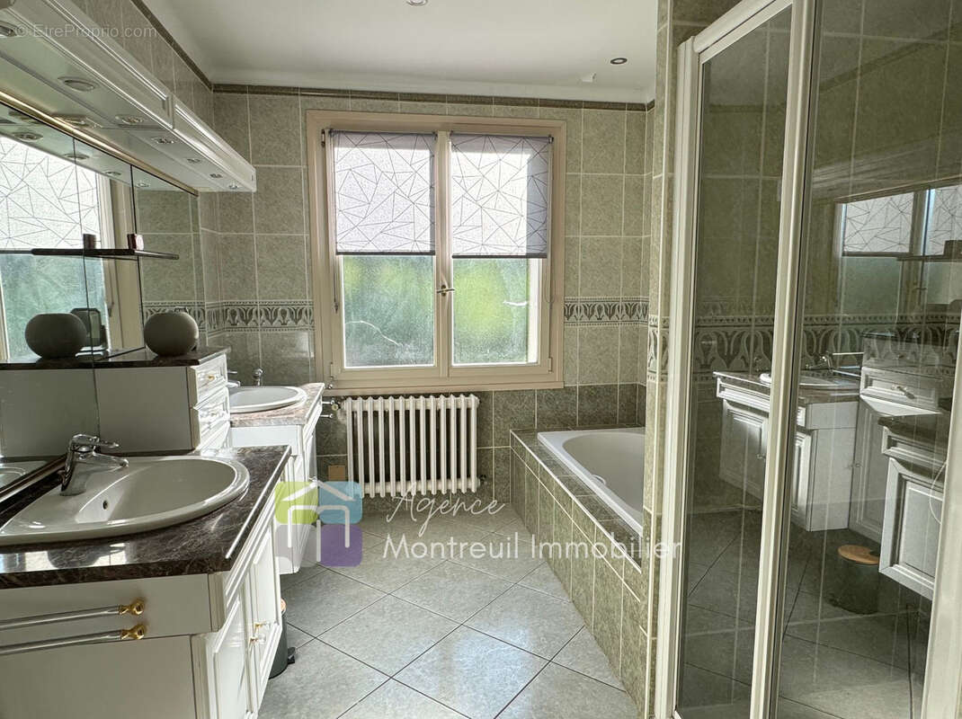 Maison à LE PUY-NOTRE-DAME