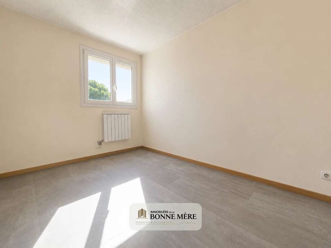 Appartement 90 m² à Marseille-11e  - photo 9