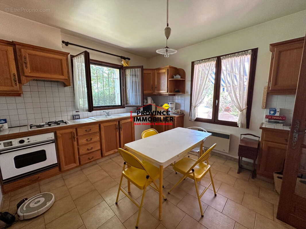 Maison 359 m² à Grignan  - photo 3
