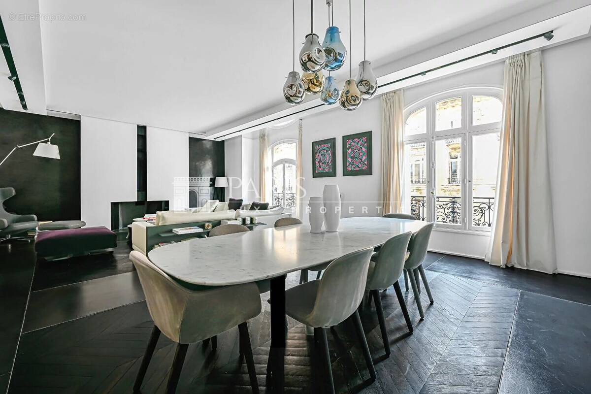 Appartement à PARIS-17E