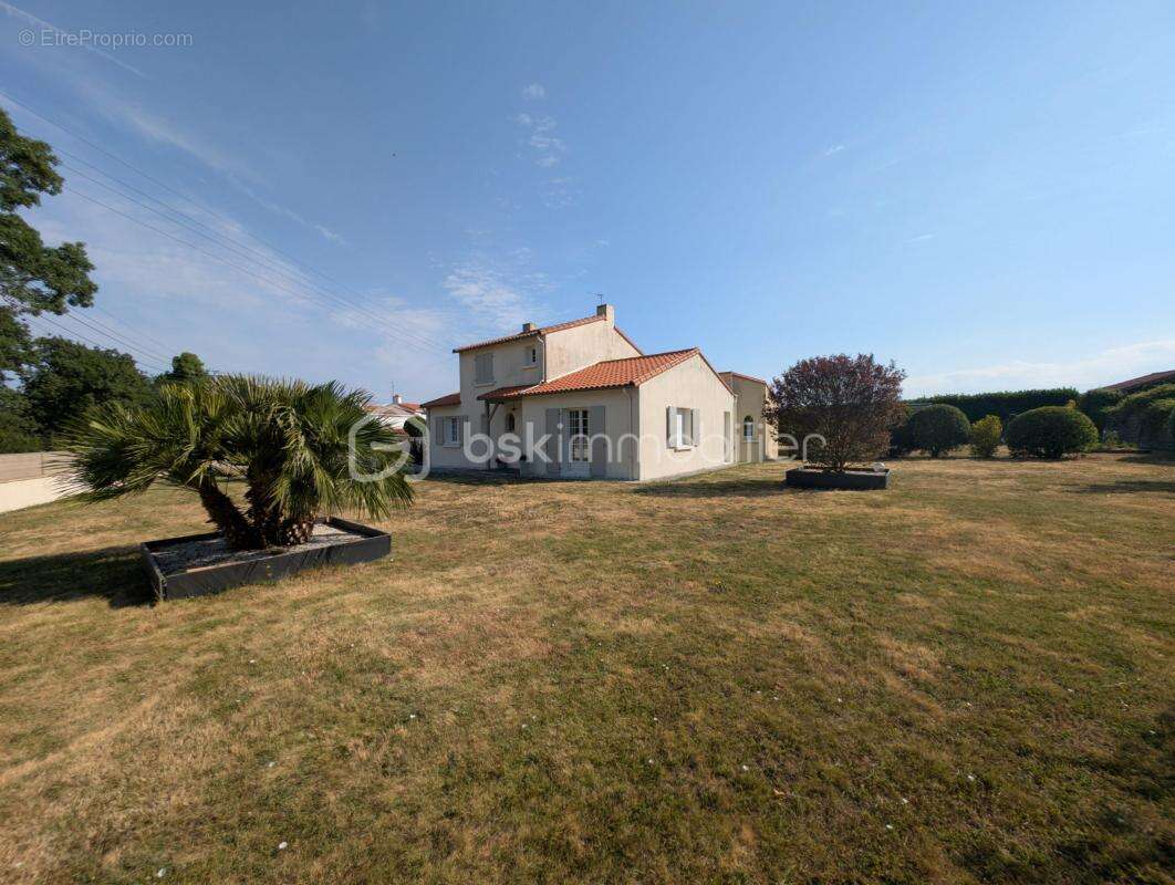 Maison à LE LOROUX-BOTTEREAU