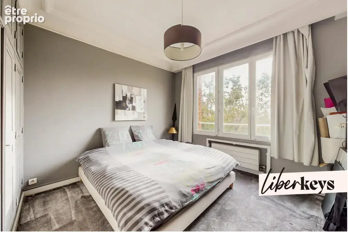 Appartement 4/5 pièces de 166 m² - parking - cave privative - balcon - photo 3
