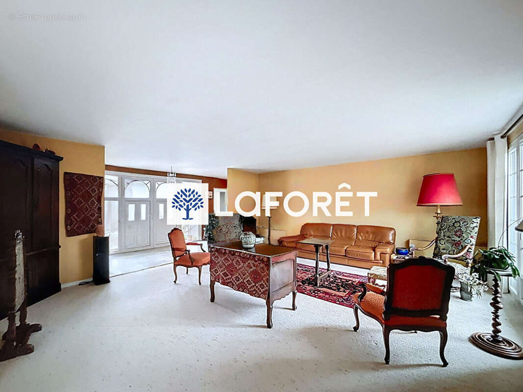 Maison à SAINT-NOM-LA-BRETECHE