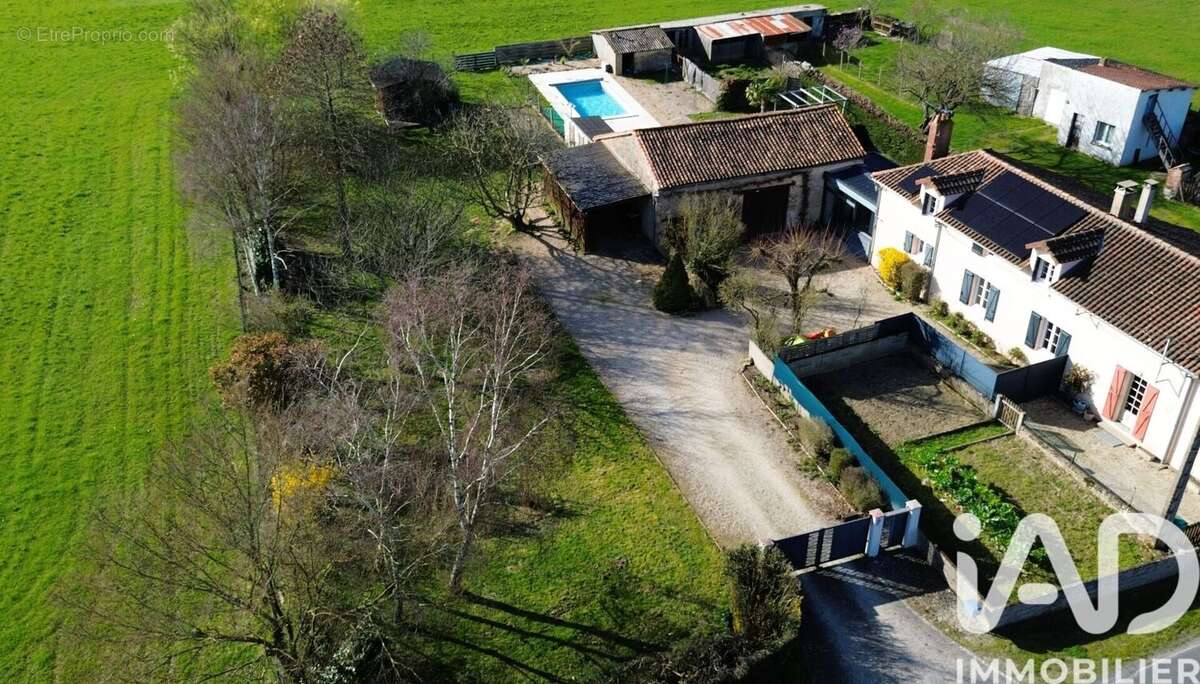 Maison 116 m² à Moussac  - photo 2