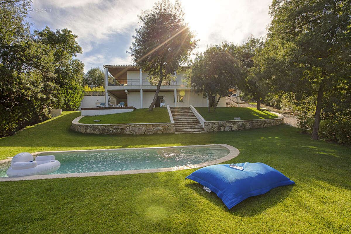 Maison à CHATEAUNEUF-GRASSE