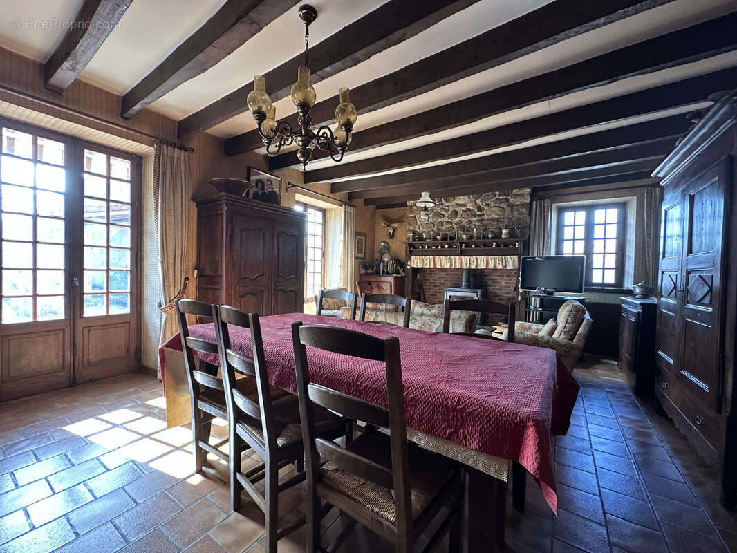 Maison à ARPAJON-SUR-CERE