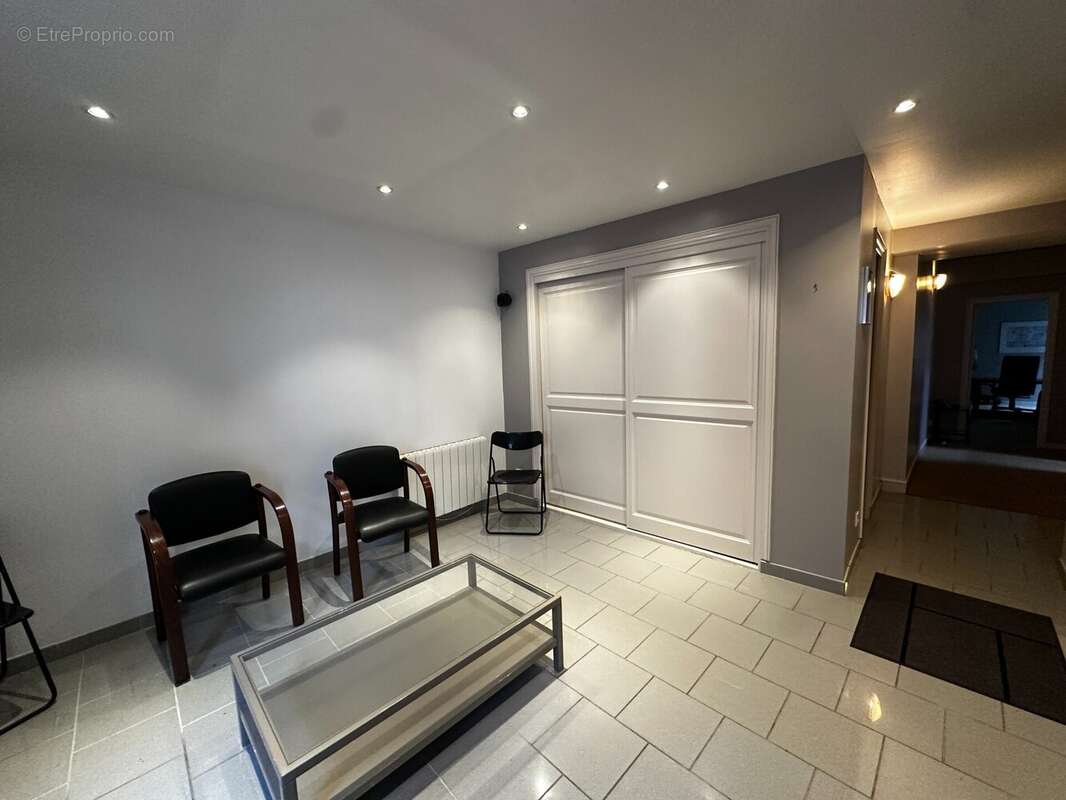 Commerce à MILLY-LA-FORET