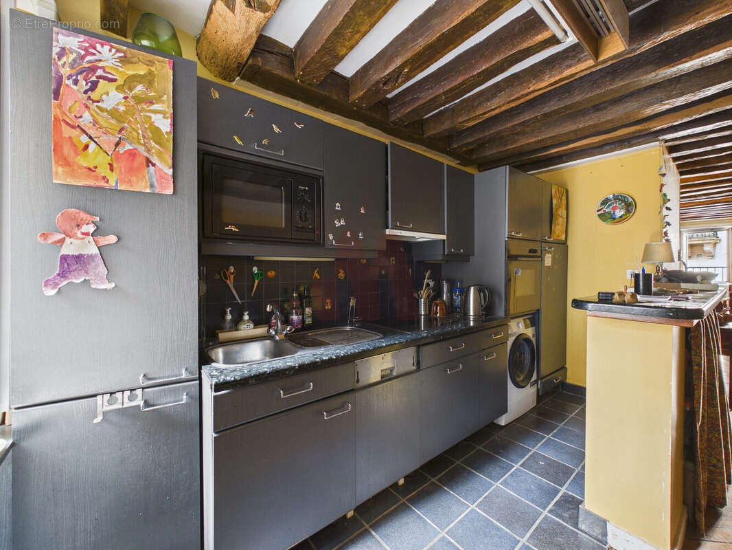 Appartement à PARIS-1E