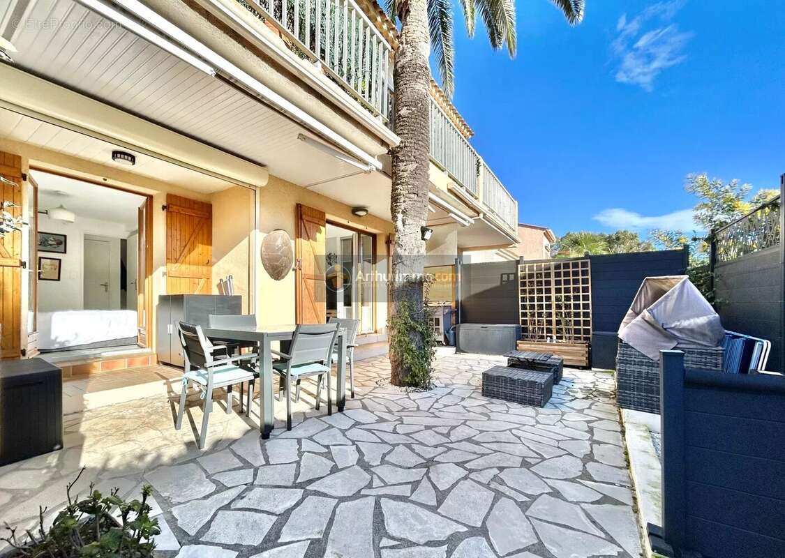 Appartement à FREJUS