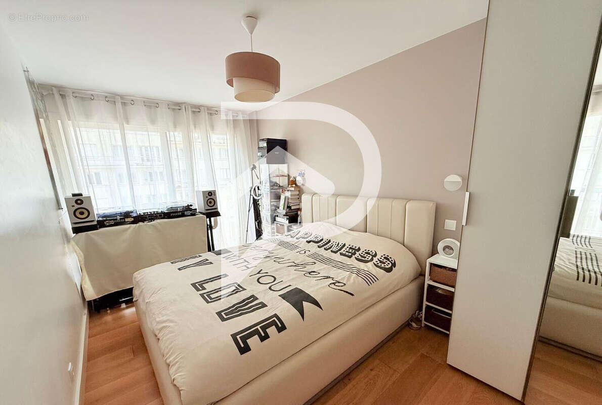 Appartement à CHARENTON-LE-PONT