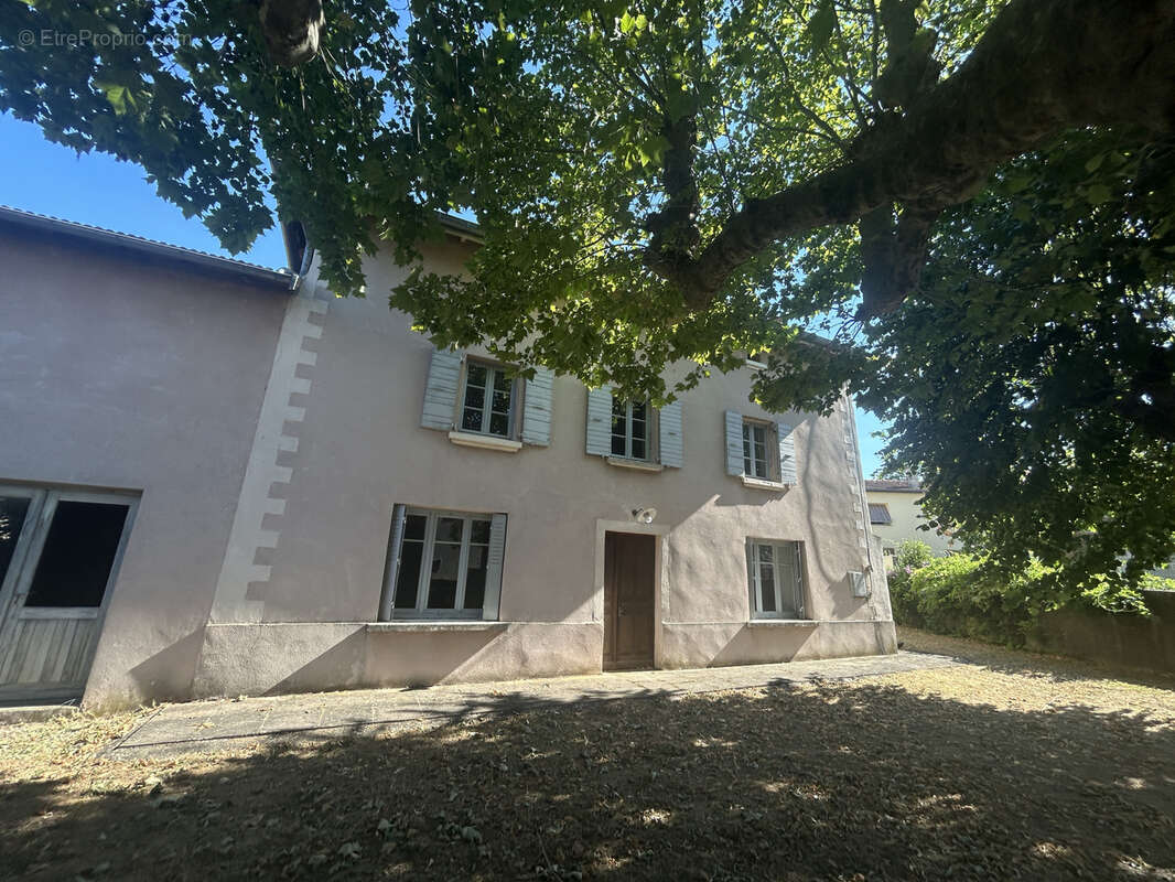 EXCLUSIVITE !! ASSIEU, Ferme 145 m2 habitables environ sur 2 niveaux et terrain. - photo 2