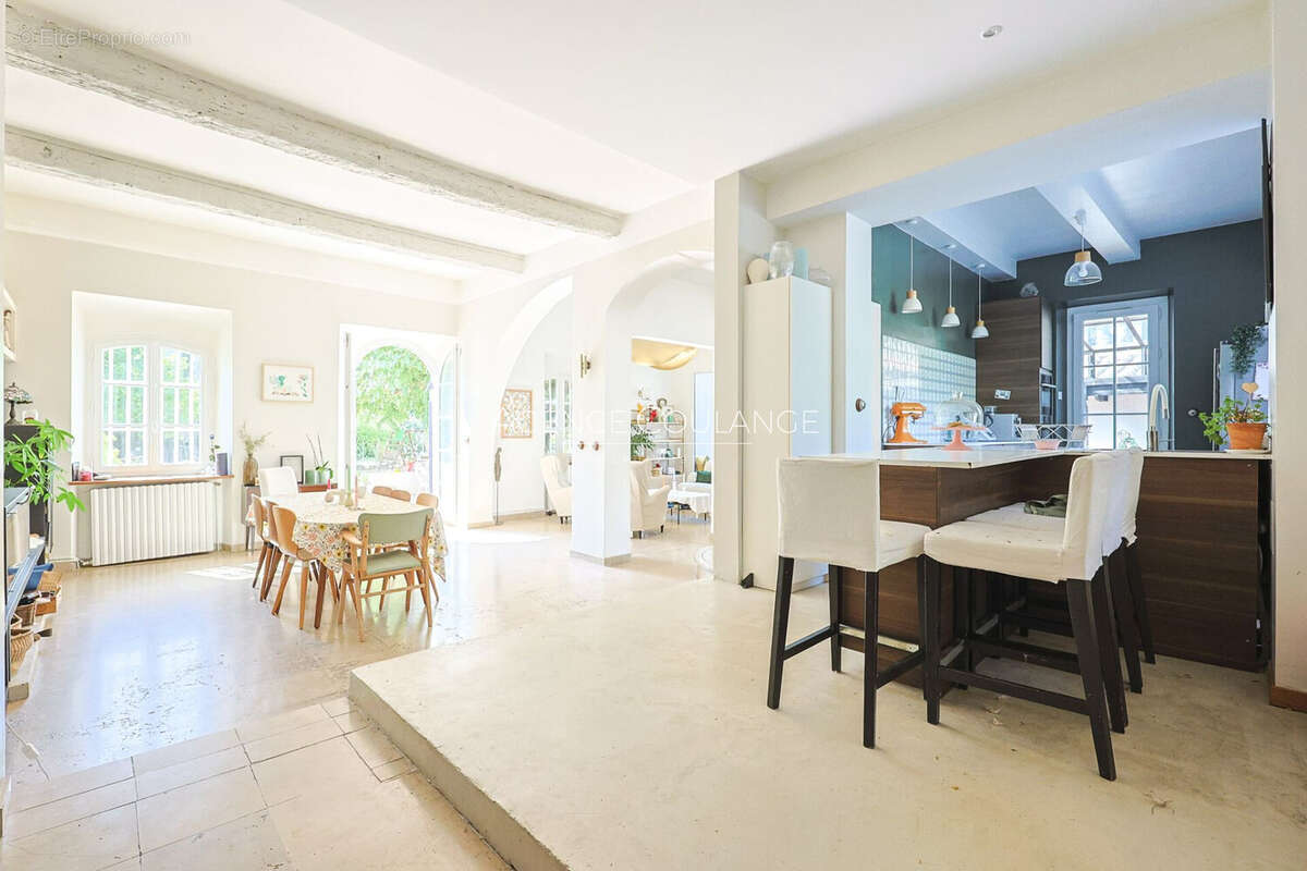 Maison 366 m² à La Ciotat  - photo 8