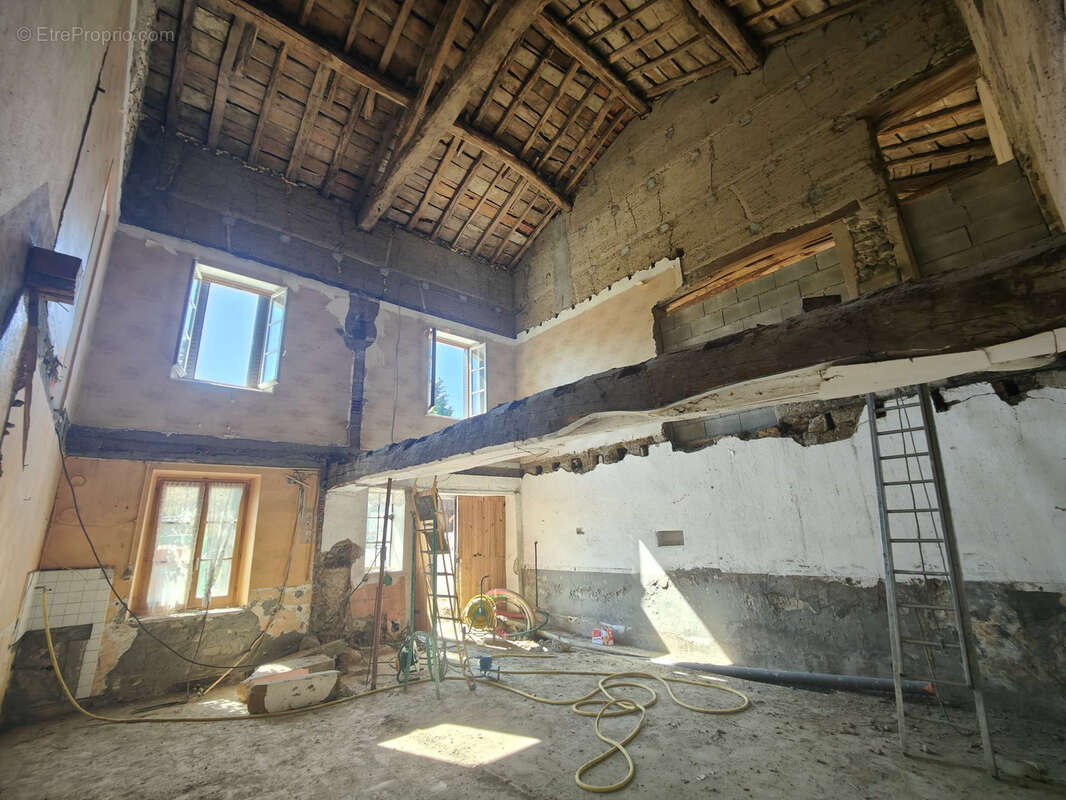 Maison à SOURCIEUX-LES-MINES