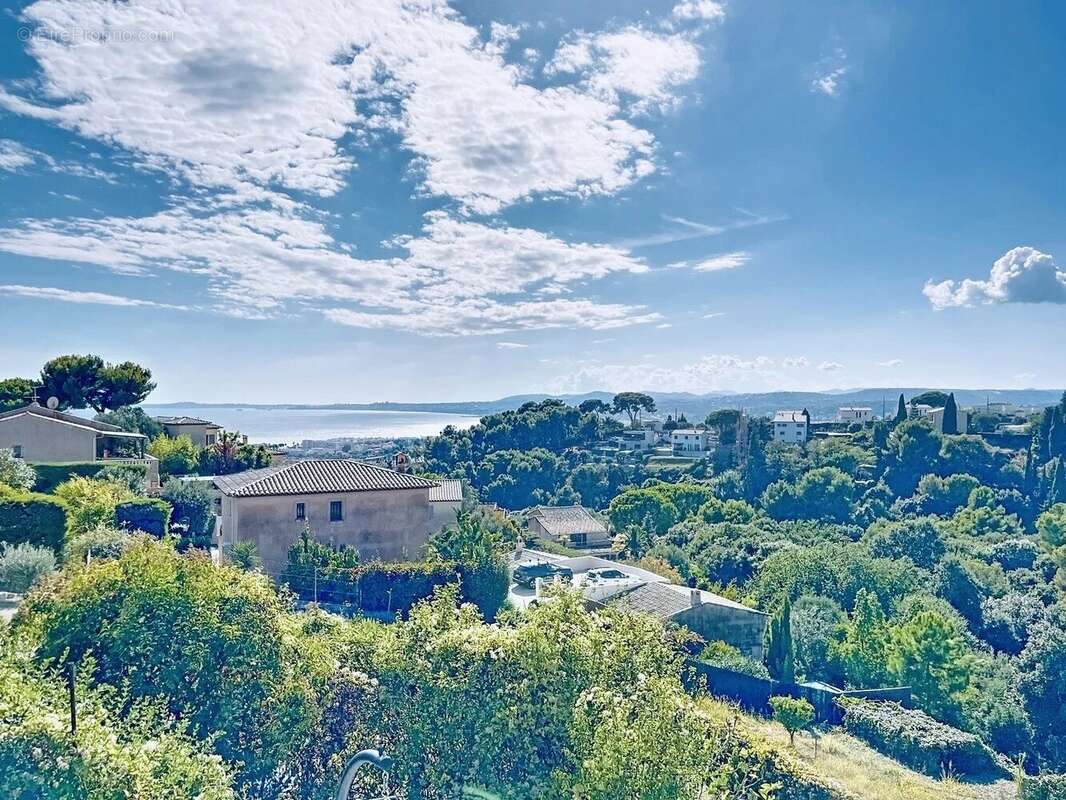 Maison à SAINT-LAURENT-DU-VAR