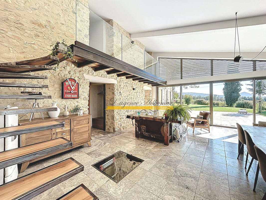 Maison à MIRMANDE
