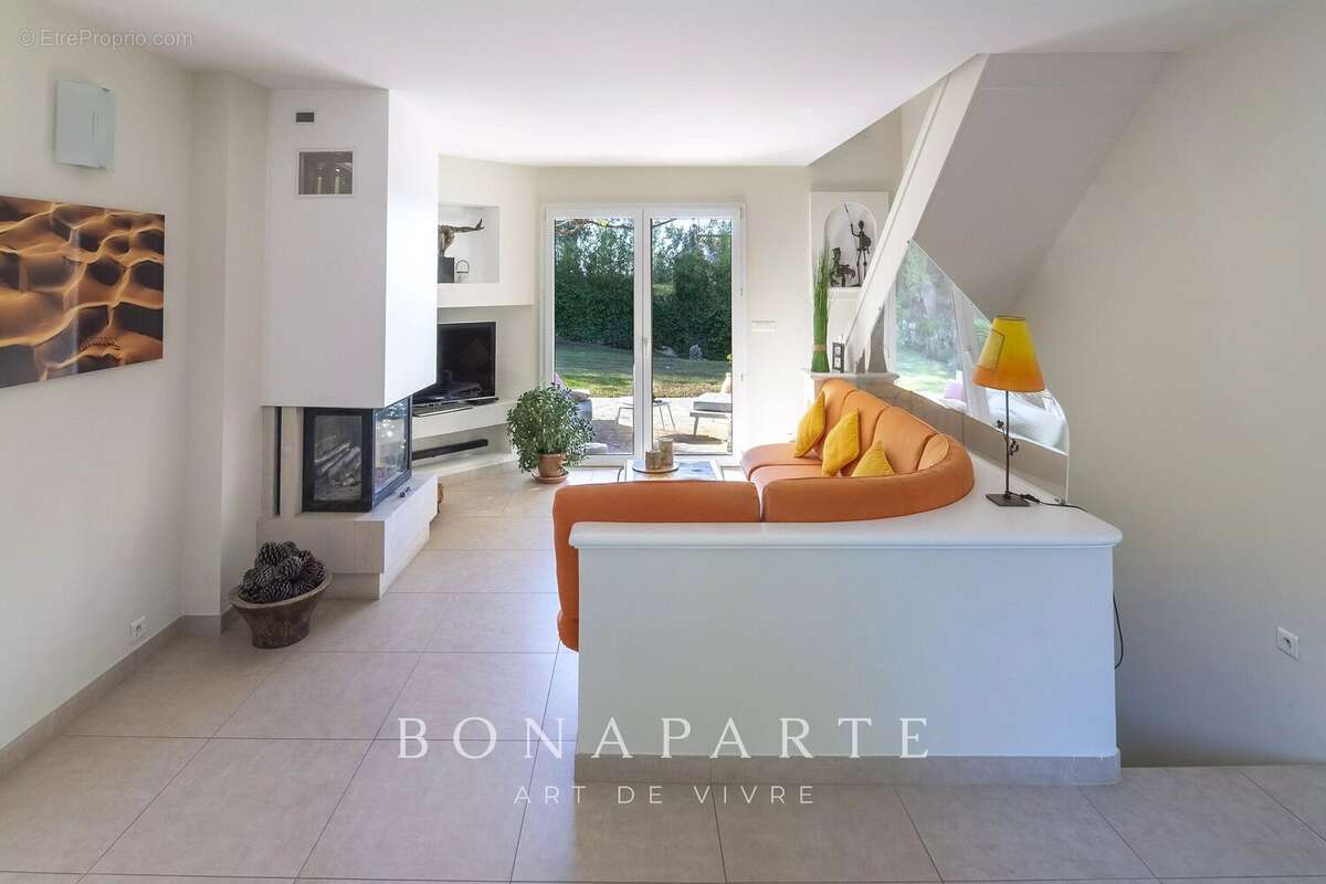 Superbe maison provençale de 155m² avec 4 chambres dont un t2 attenant - photo 9