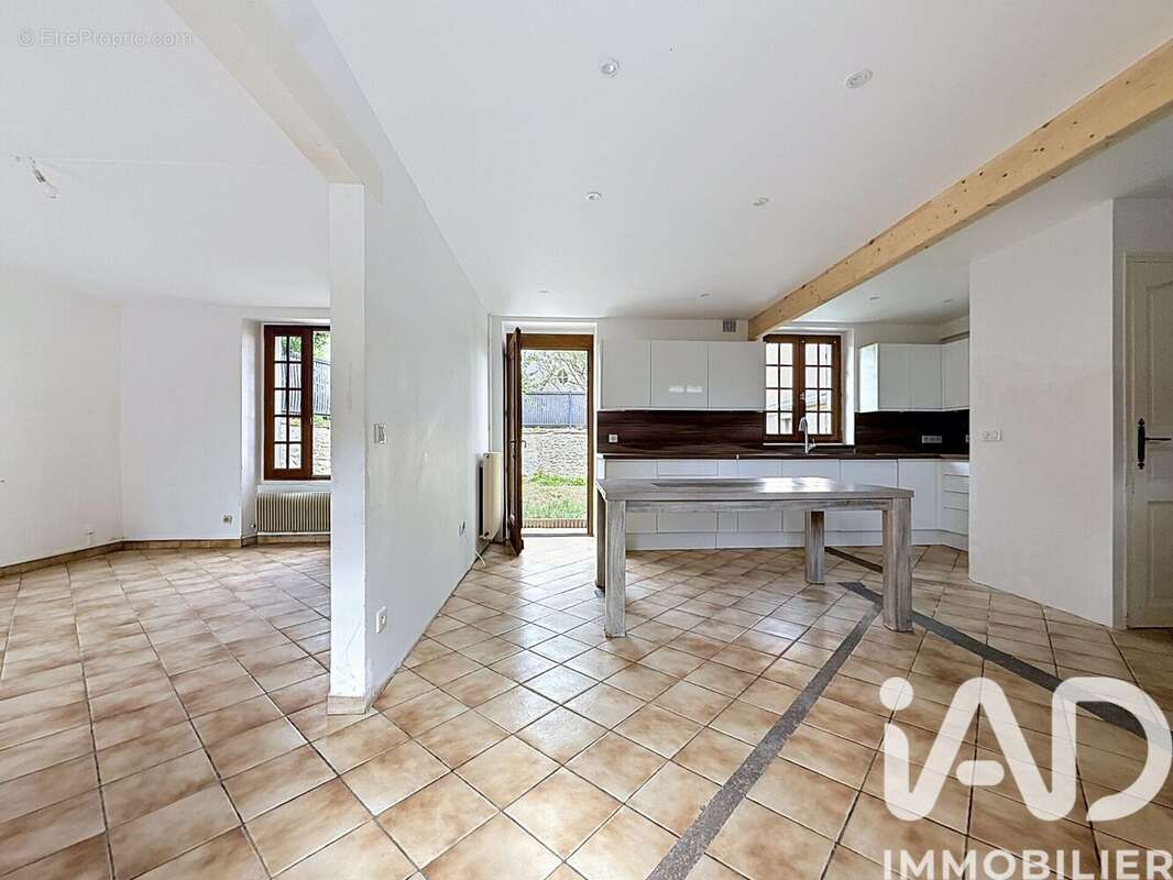 Photo 2 - Maison à DAMMARTIN-EN-SERVE
