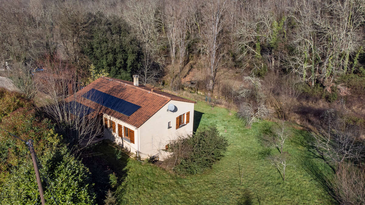 Maison individuel, +/-80 m2 , grande sous-sol 6pieces,  3 chambres, atelier en bois, jardin et forets - photo 2