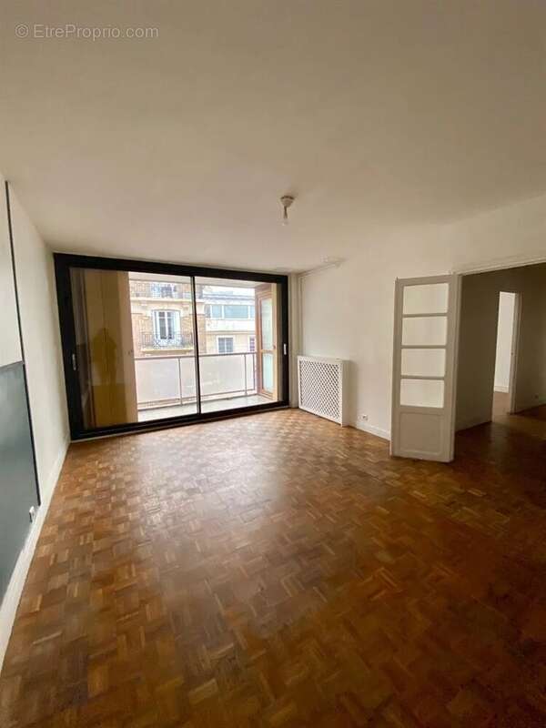 Appartement à LA GARENNE-COLOMBES